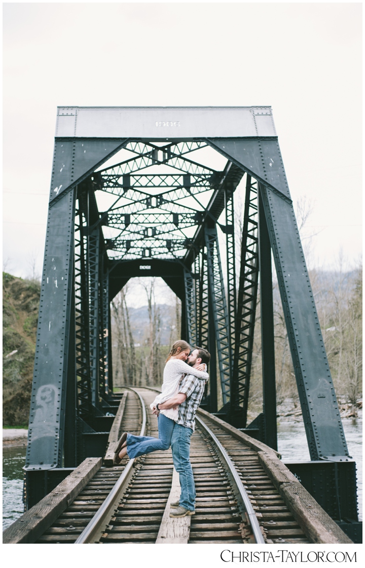 Hood River Engagement christa-Taylor photography