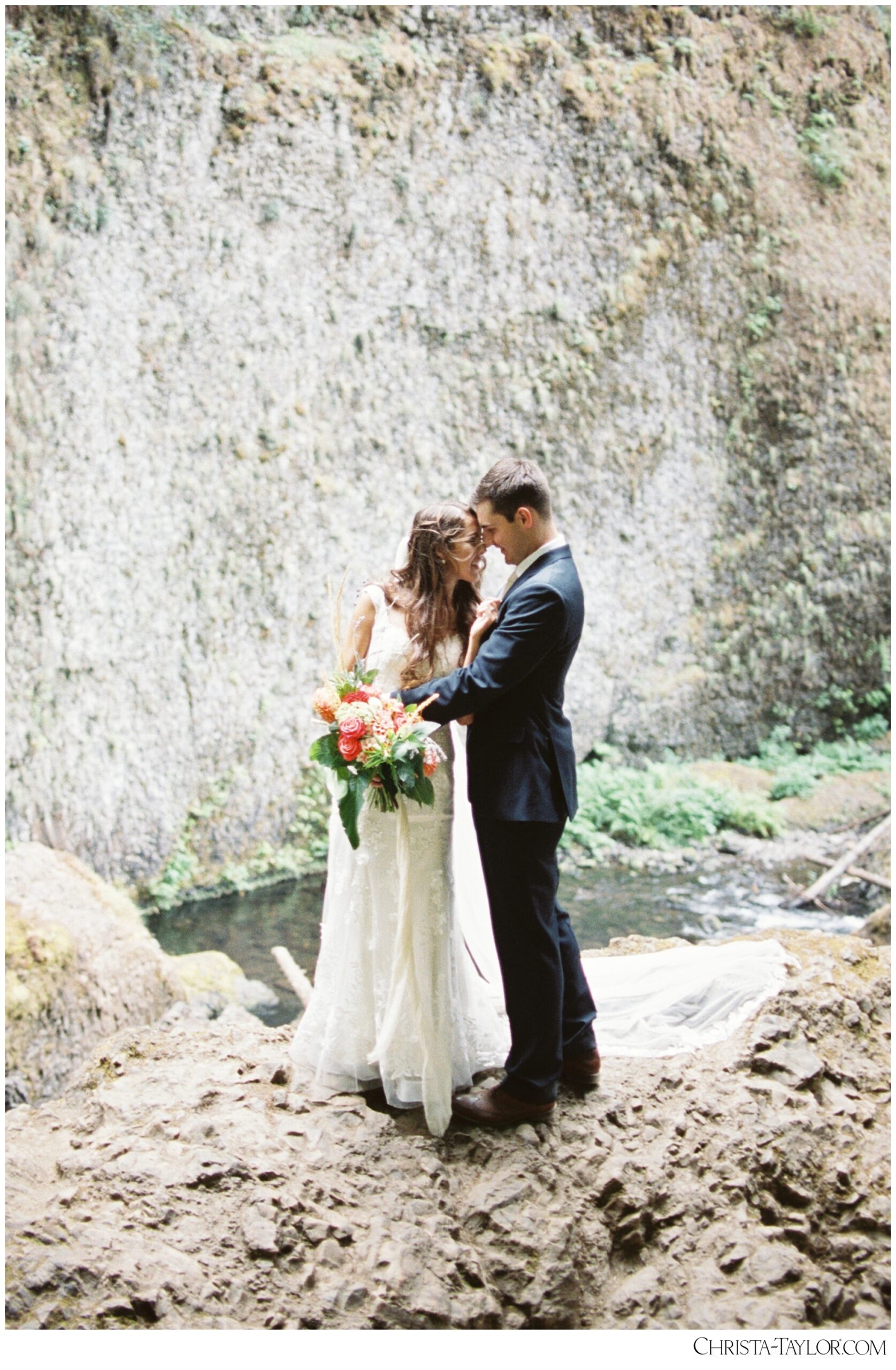 wahclella falls elopement_0630.jpg