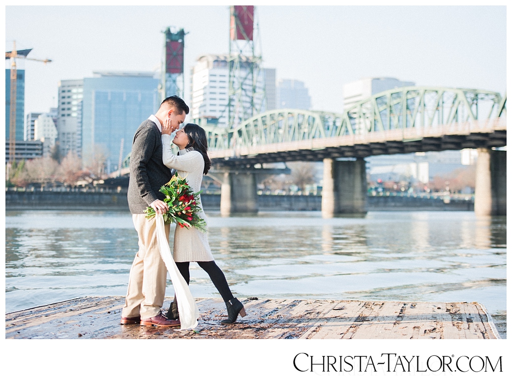 portland waterfront engagement photos_0814.jpg