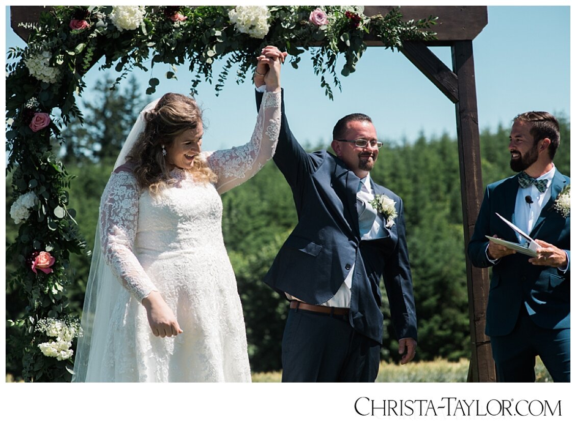 Oregon farmhouse wedding photographer_1721.jpg